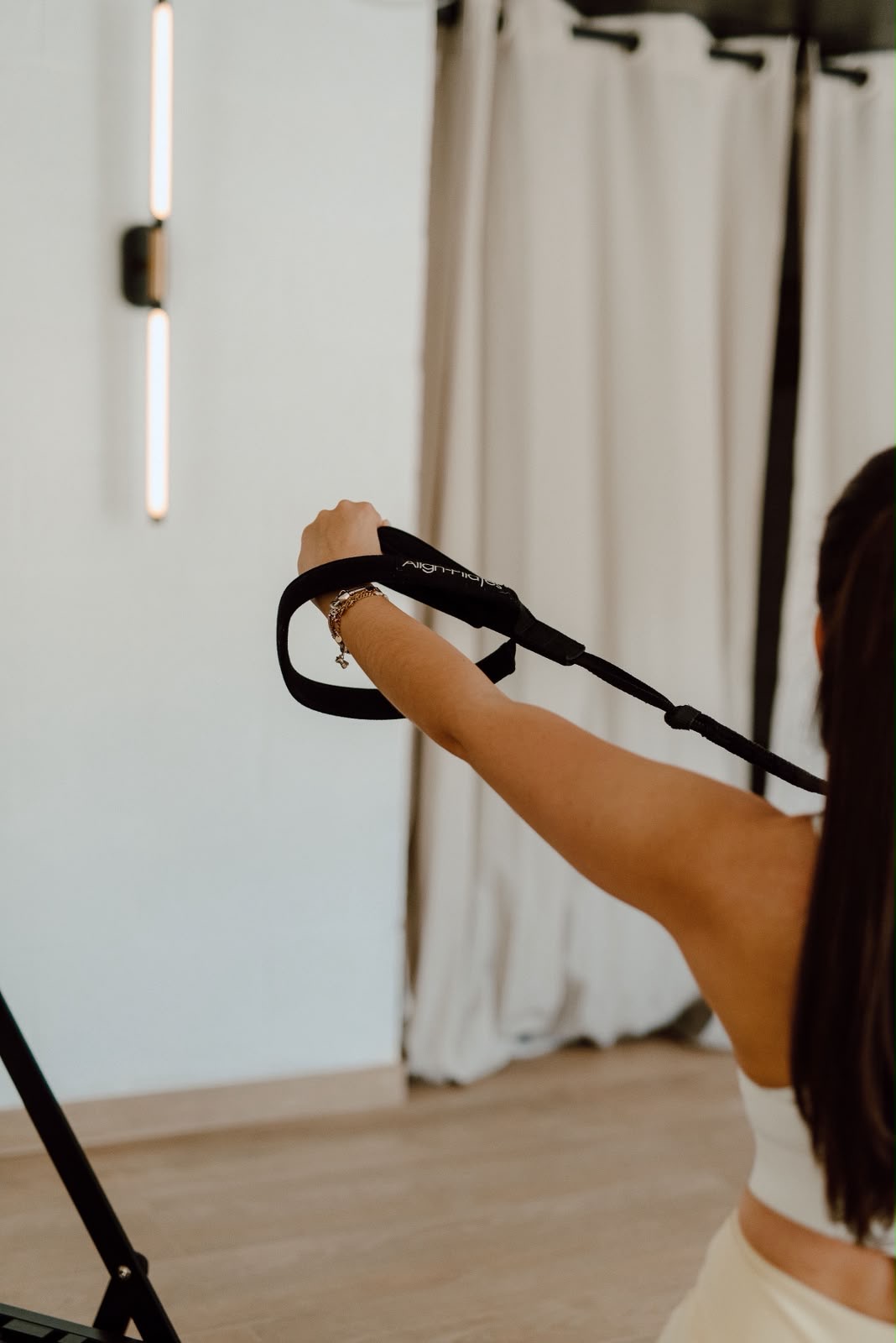 Travail des bras avec les sangles du Reformer